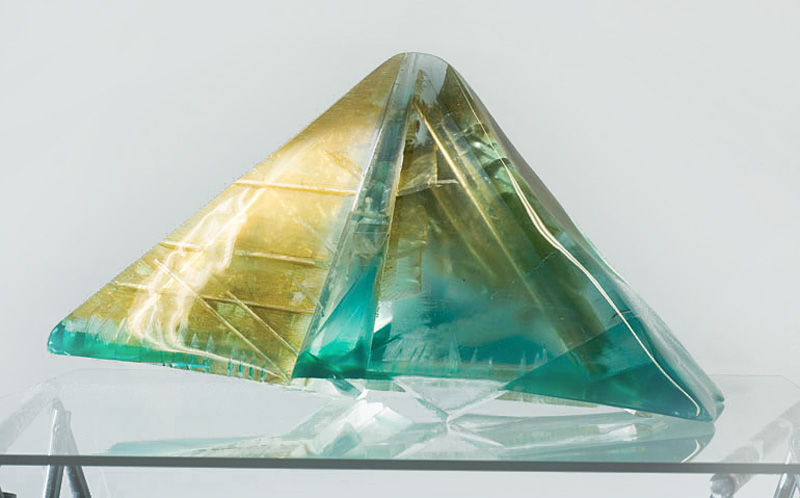 Piramide Mineral Altuglass 45 x 48 x 30 cm 2005 Piramide Mineral Altuglass 45 x 48 x 30 cm 2005