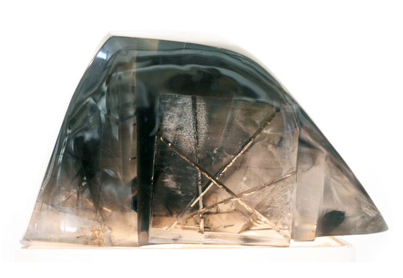 Piramide negra Altuglass 42 x 60 x 40 cm 2005 Piramide negra Altuglass 42 x 60 x 40 cm 2005